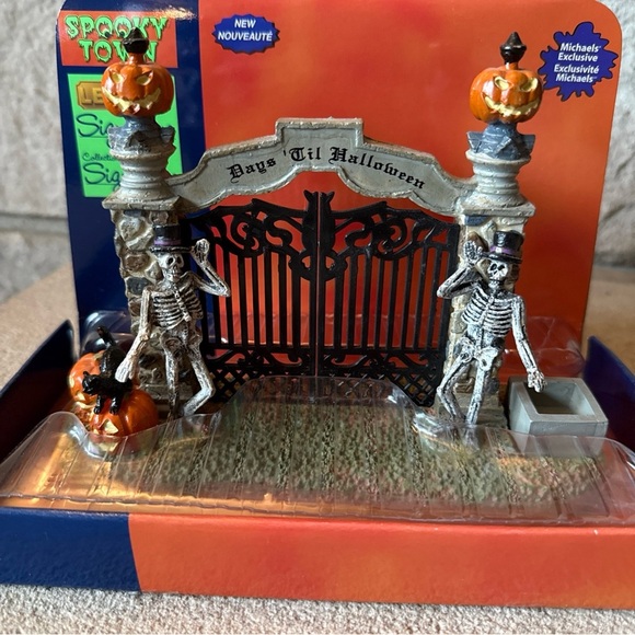 Lemax Spooky Town HALLOWEEN GATEWAY  Village Countdown Signature Collection - Picture 2 of 7